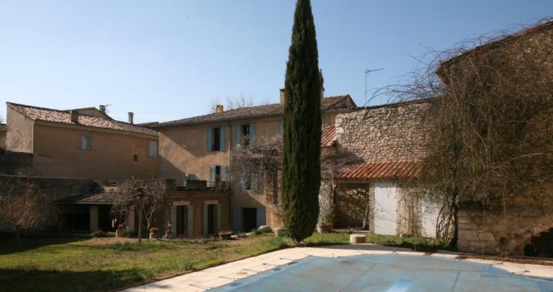 Ancien hôtel particulier proche de l'Isle sur la Sorgue
